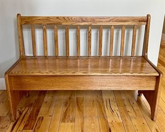 Cute oak entry/storage bench