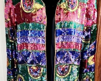 Colors of a captured rainbow 