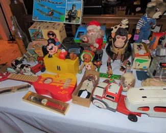 Details toys (Items sold separately)