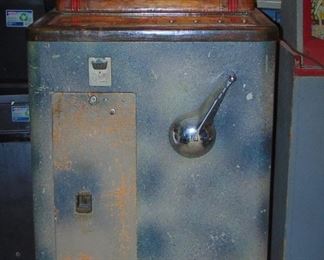 Bally's Draw Bell console slot machine, plugged in and turned on.