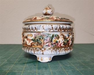 RC9026 R Capodimonte Made in Italy Cherub Footed Trinket Box https://www.ebay.com/str/agesagoestatesales