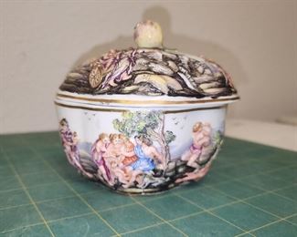 RC9080 Capodimonte Italian Porcelain Covered Box Greek Mythology Made in Italy https://www.ebay.com/str/agesagoestatesales