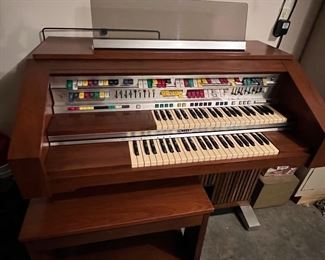 Lowery Organ Contempo 80 Cornonation