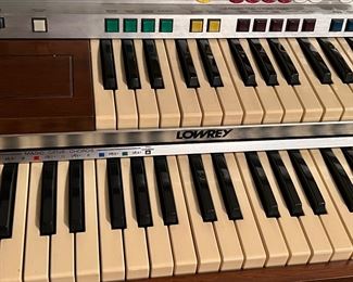 Lowery Organ Contempo 80 Cornoation