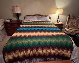 FULL SIZE BED - AMAZING CONDITION VERY COMFY BED