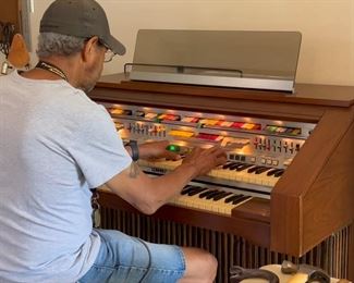 Lowery Organ Contempo 80 Cor onation