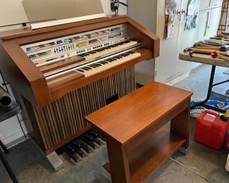 Lowery Organ Contempo 80 Coronation