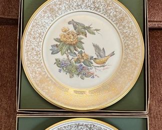 These decorative plates look interesting with the birds.