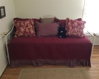 Daybed w/Pull Out Trundle