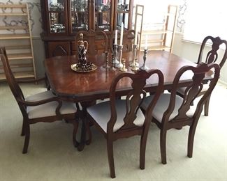 Dining Table w/6 Chairs 2 Leafs by Dixie Furniture