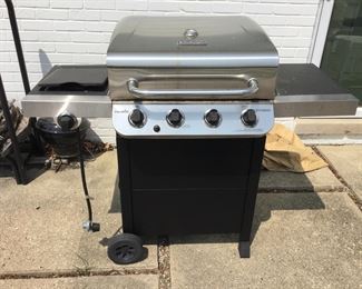 Char- Broil Propane BBQ w/ Side Burner (in excellent condition)