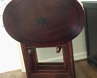  Set of 4 Tray Table w/Stand (very sturdy)
