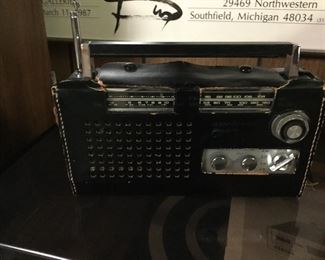 Vintage Standard Radio w/Case