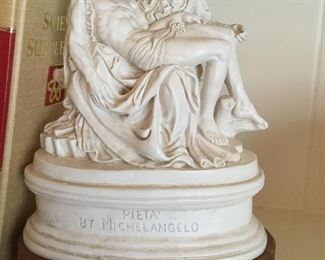 Vintage  Sculpture Jesus & Mary "Pieta"  Michelangelo  Austin Productions