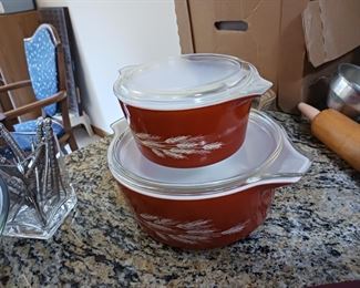 Pyrex wheat pattern baking casserole bowls with lids