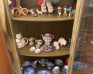 Vintage Cabinet!! Vintage Dolly Tea Sets, Teapots,