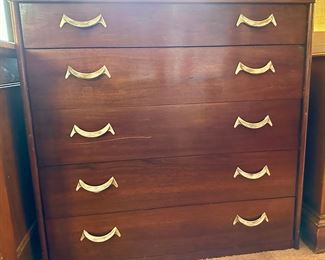 Mid-century modern five drawer dresser.