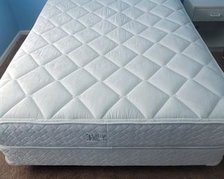 Nice queen Serta mattress and boxsprings