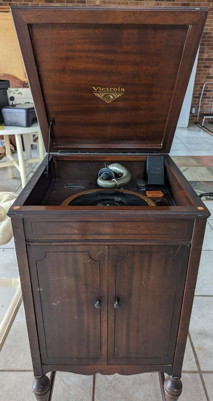 RCA Victor Hand Crank Victrola