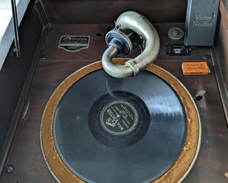 RCA Victor Hand Crank Victrola