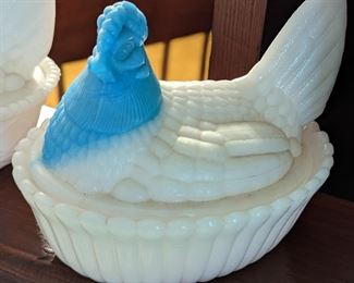 Vintage Westmoreland Blue and White Hen On Nest