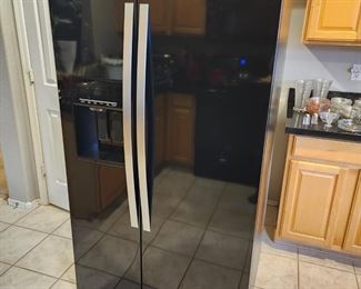 whirlpool Refrigerator WRS526SIAE00