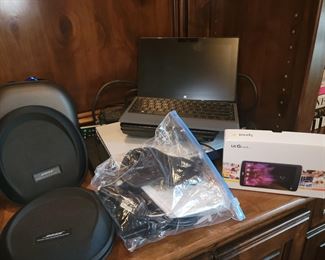 Speakers/ headphones