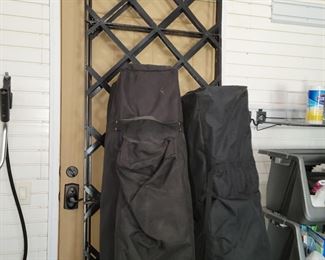 2 pop up outdoor party tents