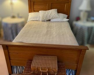 F60 - $425 - Eastlake Full Size bed. Beautiful Antique Condition!