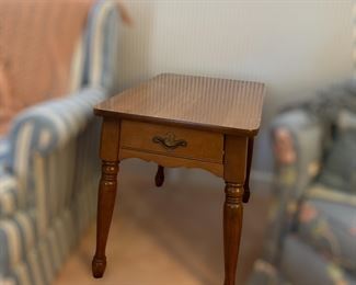 F21- $45. Mersman single side table. Measures 17.5" wide x 22.5" deep x 21.5" tall. 