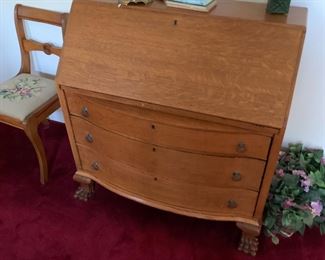 F31 - $125 Claw foot solid wood drop front desk. Measures 18" deep x 37.5" wide x 39" tall. *NEEDS CLEANED* Contact for details. 