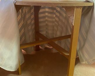 F18 - 2 available. $30 EACH measures 27.5" round x 25.5" tall. Very sturdy bedside tables. 