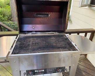 F57 - $1000. Cape Fear Series "The Wilmington Grill" has been covered and exterior is in great condition! Inside is in very good condition but could use a cleaning. Heavy Duty Grill!