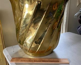 CH5 - $30 Century Brand Brass Planter/Pot. 