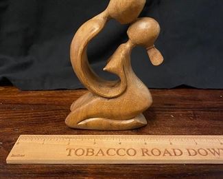 CH16 $10 - Kissing Couple