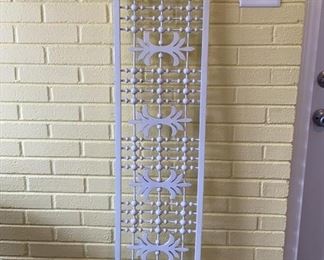 
Lot 33 | MIDCENTURY WOODEN ROOM PARTITION DIVIDER 14X64