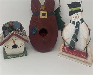 Lot 42 | CHRISTMAS BIRD FEEDERS LOT
