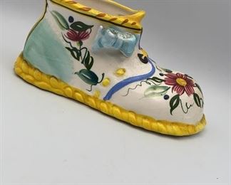 Lot 80 | VINTAGE WALL POCKET CERAMIC SHOE COTTAGECORE
