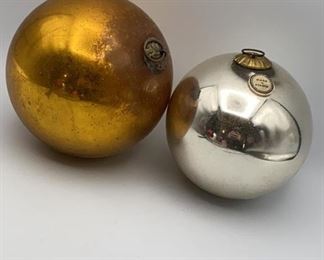 Lot 94 | VINTAGE FRENCH MERCURY GLASS BAUBLE ORNAMENTS
