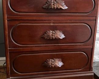 Lot 104 | 1940S MAHOGANY SIDE TABLE NIGHTSTAND CABINET
