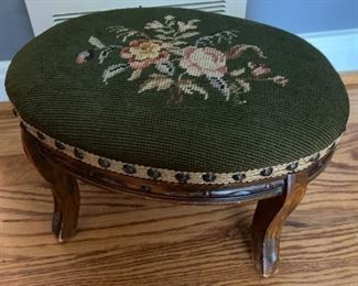 Lot 107 | ANTIQUE NEEDLEPOINT EMBROIDERY VICTORIAN
