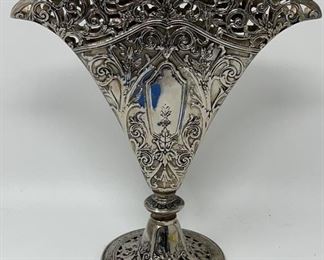 Lot 117 | VINTAGE SILVERPLATE FAN VASE POSS GODINGER
