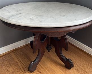 Lot 154 | OVAL VICTORIAN EASTLAKE MARBLE TOP COFFEE TABLE
