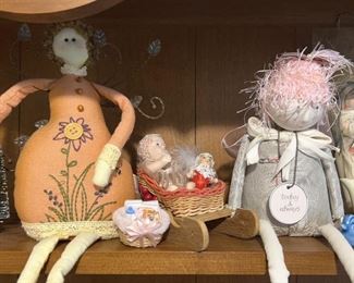 Lot 173 | SHELF SITTER DOLLS BOTTLE BRUSH CHRISTMAS TREE
