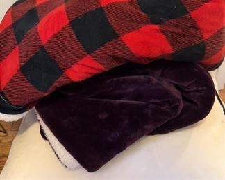 Lot 188 | VARIOUS SIZE MICROFIBER THROW BLANKETS HEATING
