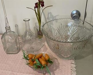 Lot 203 | VINTAGE GLASS VASES, BOWL BOWLS PRESSED ETCHED
