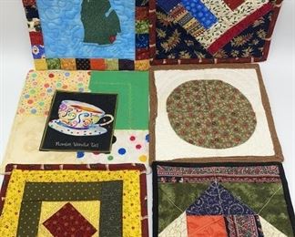 Lot 205 | HANDMADE QUILTED POT HOLDER COTTAGE MICHIGAN QUILT
