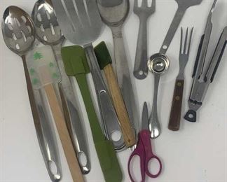 Lot 267 | KITCHEN UTENSIL SPATULA LOT
