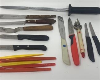 Lot 268 | KITCHEN UTENSIL WÜSTHOF KNIFE LOT
