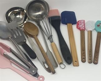 Lot 269 | KITCHEN UTENSIL BAKING PIONEER WOMAN LOT
